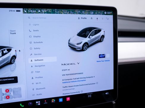 Used 2023 Tesla Model Y 2WD image 27