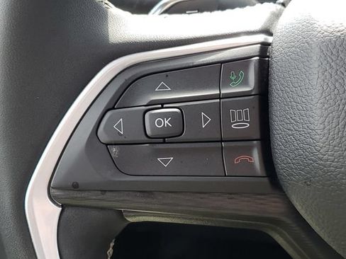 Used 2023 Jeep Grand Cherokee Laredo w/ Luxury Tech Group I AWD/4WD image 11