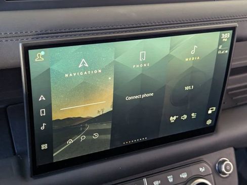 Used 2023 Land Rover Defender 110 image 26