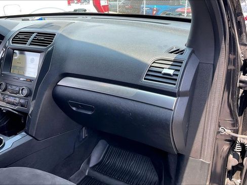 Used 2018 Ford Explorer XLT w/ Equipment Group 202A AWD/4WD image 15