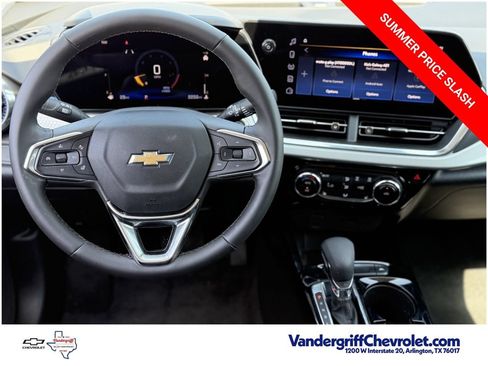 Used 2025 Chevrolet Trax LT w/ Driver Confidence Package FWD image 11