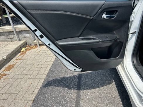 Used 2017 Honda Accord Sport image 12