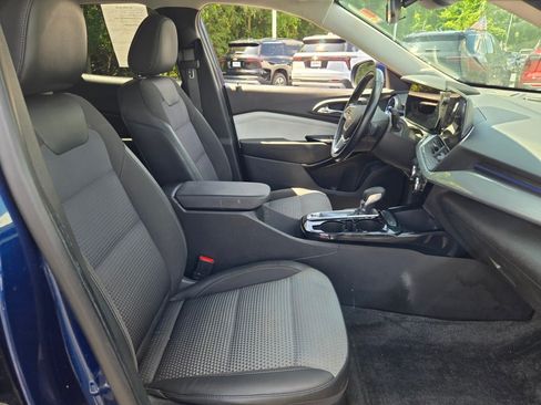 Used 2024 Chevrolet Trax LT w/ Driver Confidence Package FWD image 8