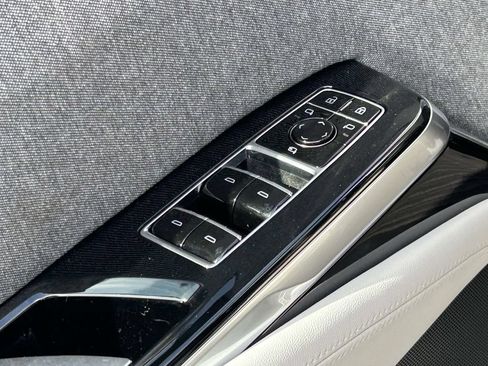 New 2026 Cadillac Escalade ESV V AWD/4WD image 18