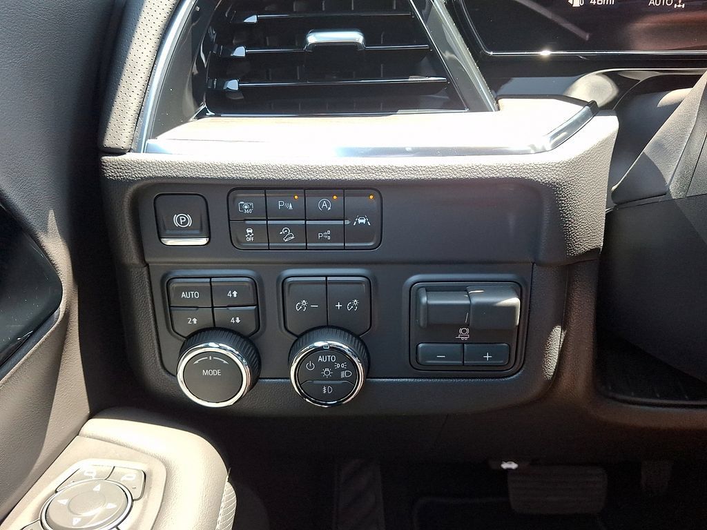 New 2026 Chevrolet Tahoe Premier w/ Sun And Tow Package AWD/4WD image 17