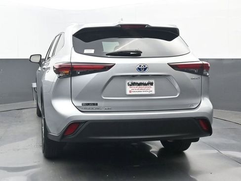 Used 2024 Toyota Highlander XLE FWD image 22