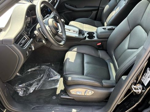 Certified 2026 Porsche Macan AWD/4WD image 20