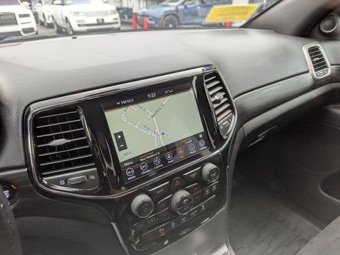 Used 2020 Jeep Grand Cherokee Altitude AWD/4WD image 20