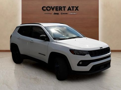 Used 2026 Jeep Compass Latitude AWD/4WD image 8