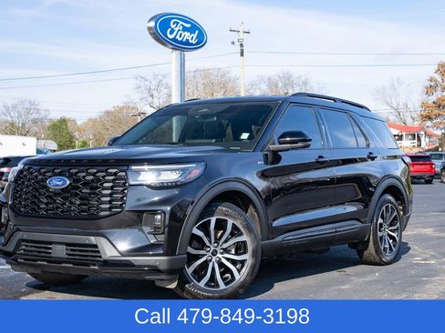 Used 2025 Ford Explorer ST-Line w/ Premium Package image 2