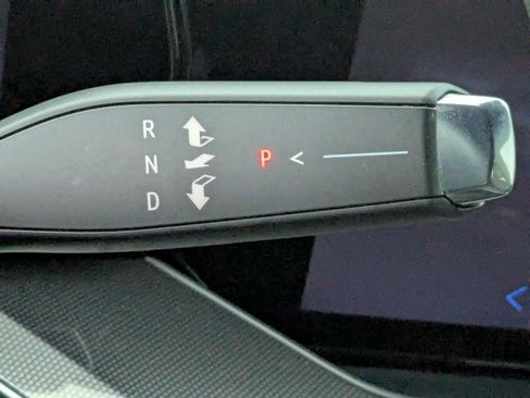 Used 2025 Chevrolet Suburban RST RWD image 12