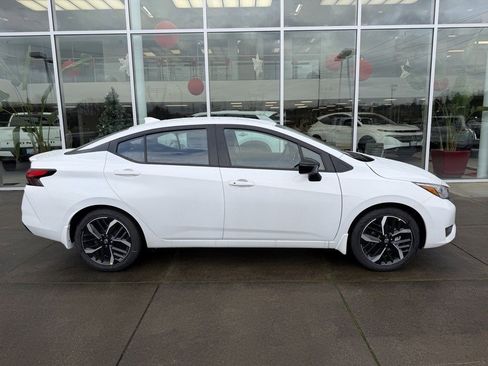 New 2025 Nissan Versa SR w/ Trunk Package image 9