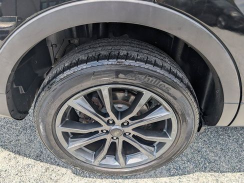 Used 2018 Ford Explorer XLT w/ Equipment Group 202A AWD/4WD image 6