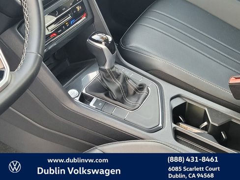 Certified 2024 Volkswagen Tiguan SE image 21