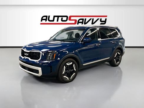 Used 2023 Kia Telluride S AWD/4WD image 3