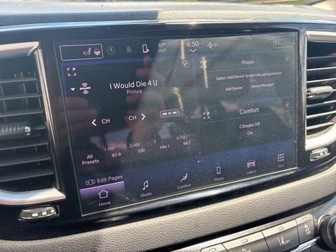 Used 2023 Chrysler Pacifica Touring-L FWD image 21