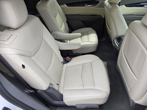 Used 2020 Cadillac XT6 Premium Luxury FWD image 5