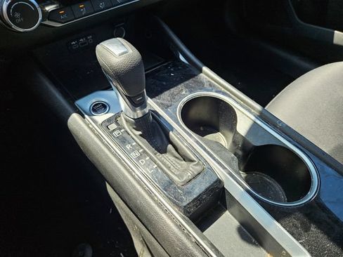 Used 2024 Nissan Altima 2.5 SV FWD image 11
