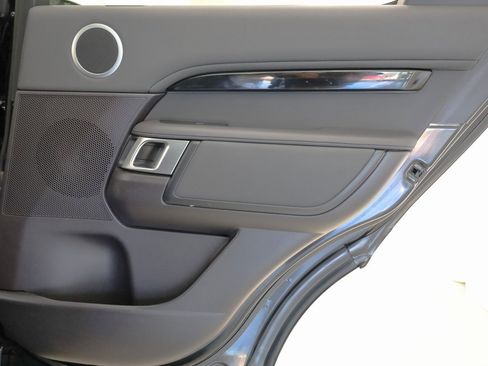 Used 2019 Land Rover Discovery SE image 27