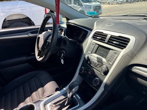 Used 2015 Ford Fusion SE FWD image 9