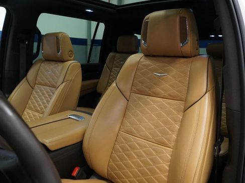 Used 2022 Cadillac Escalade ESV Premium Luxury image 16