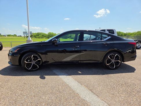Used 2024 Nissan Altima 2.5 SR FWD image 4