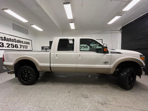Used 2013 Ford F250 Lariat w/ Chrome Pkg image 2