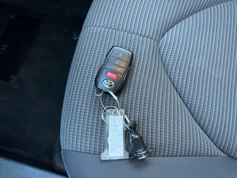 Used 2025 Toyota Highlander LE image 22