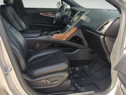 Used 2018 Lincoln MKX Reserve w/ Cargo Accessories Package FWD image 24