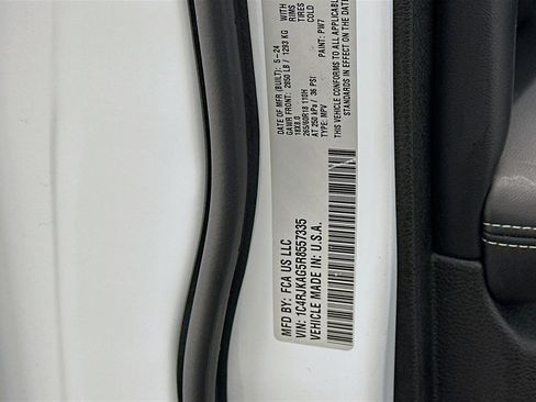 Used 2024 Jeep Grand Cherokee L Laredo image 12