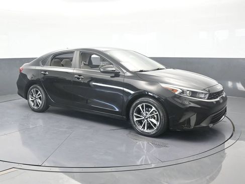 Used 2022 Kia Forte LXS w/ LXS Technology Package image 8