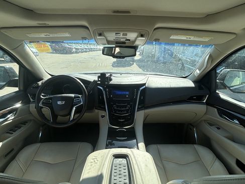 Used 2016 Cadillac Escalade Premium AWD/4WD image 3