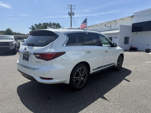 Used 2019 INFINITI QX60 Luxe w/ Essential Package AWD/4WD image 3