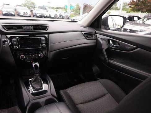 Used 2020 Nissan Rogue SV FWD image 25