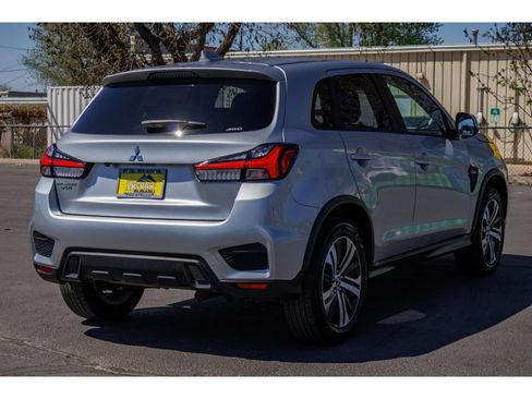 Used 2025 Mitsubishi Outlander Sport ES AWD/4WD image 3