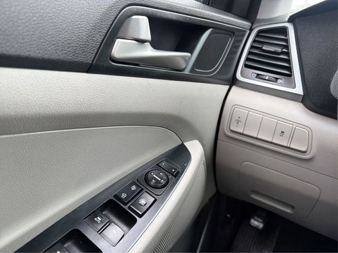 Used 2018 Hyundai Tucson SEL image 17