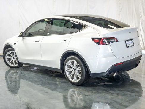 Used 2023 Tesla Model Y Long Range image 9