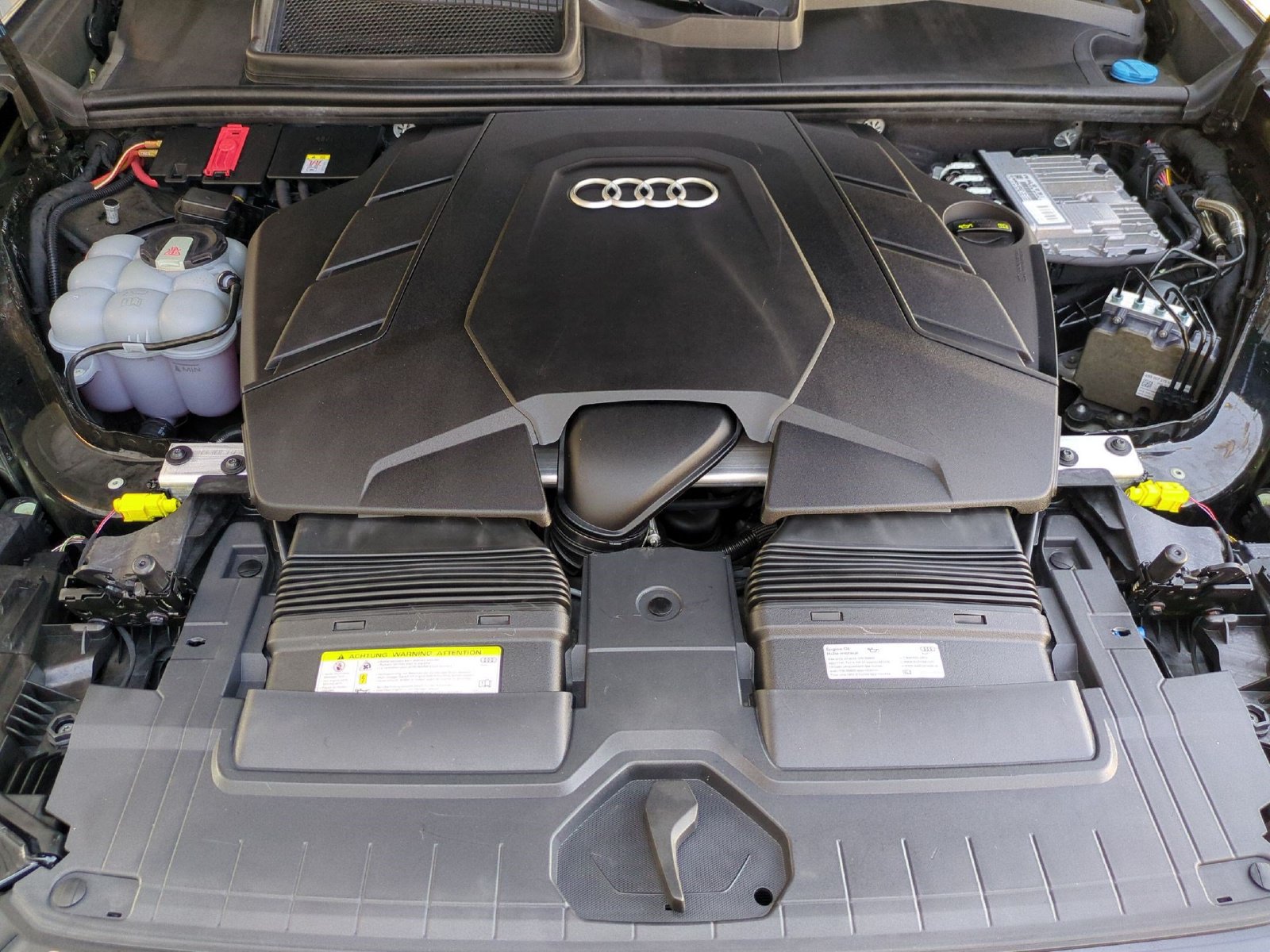 Used 2019 Audi Q8 Premium Plus w/ Premium Plus AWD/4WD image 24