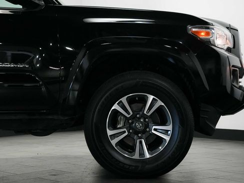 Used 2017 Toyota Tacoma TRD Sport RWD image 9