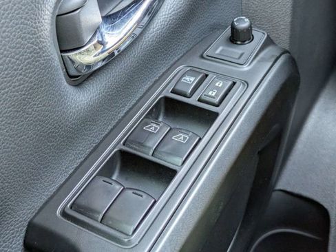 Used 2024 Nissan Titan SV w/ SV Convenience Package RWD image 23