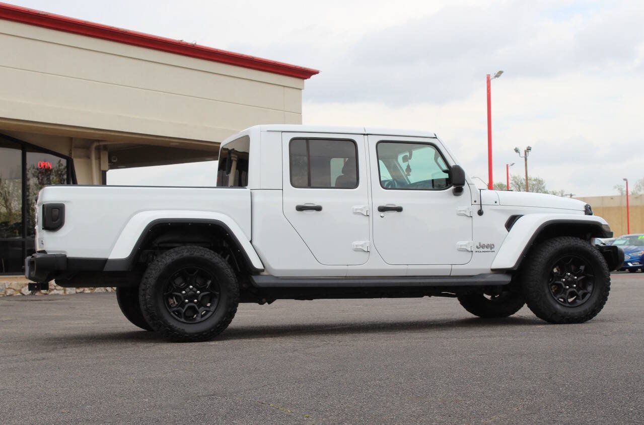 Used 2023 Jeep Gladiator Overland w/ Cold Weather Group AWD/4WD image 3