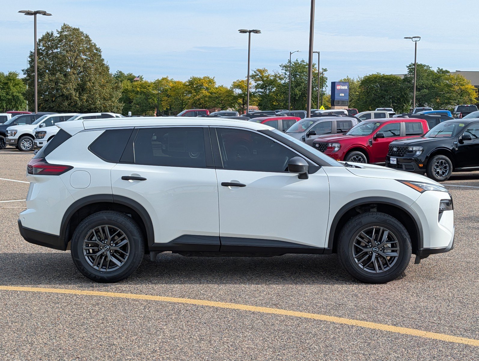 Used 2024 Nissan Rogue S FWD image 6
