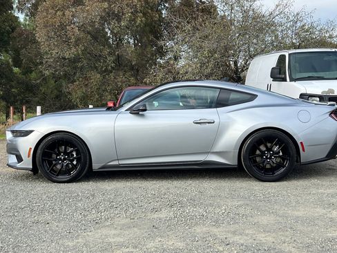 Used 2025 Ford Mustang Coupe image 7