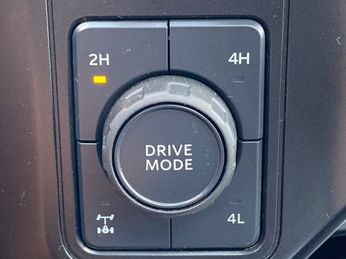 Used 2025 Ford F350 Lariat AWD/4WD image 35