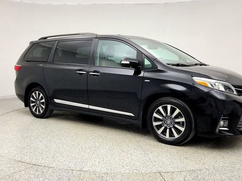 Used 2020 Toyota Sienna Limited Premium image 3