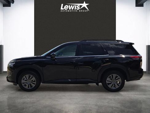Used 2025 Nissan Pathfinder SV FWD image 2