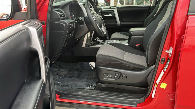 Used 2018 Toyota 4Runner SR5 AWD/4WD image 17