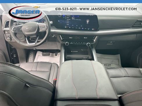 Used 2025 Chevrolet Suburban RST image 19