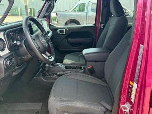 Used 2024 Jeep Gladiator Sport AWD/4WD image 12