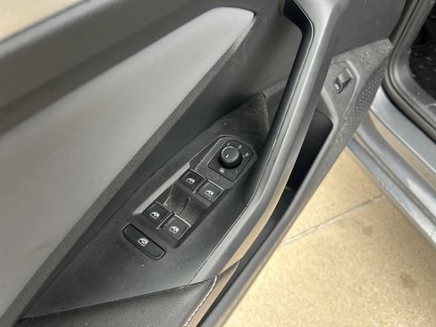 Used 2025 Volkswagen Jetta SE w/ Sunroof Package FWD image 14
